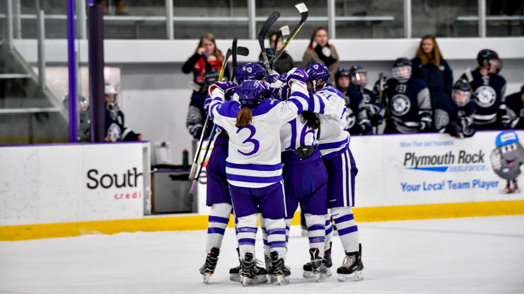 Women’s Hockey falls in first match of 2018-2019 season