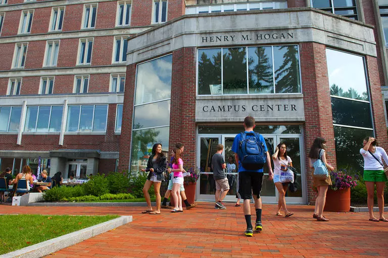 Seniors Network with Alumni and Explore Post-Graduate Opportunities at Career Social