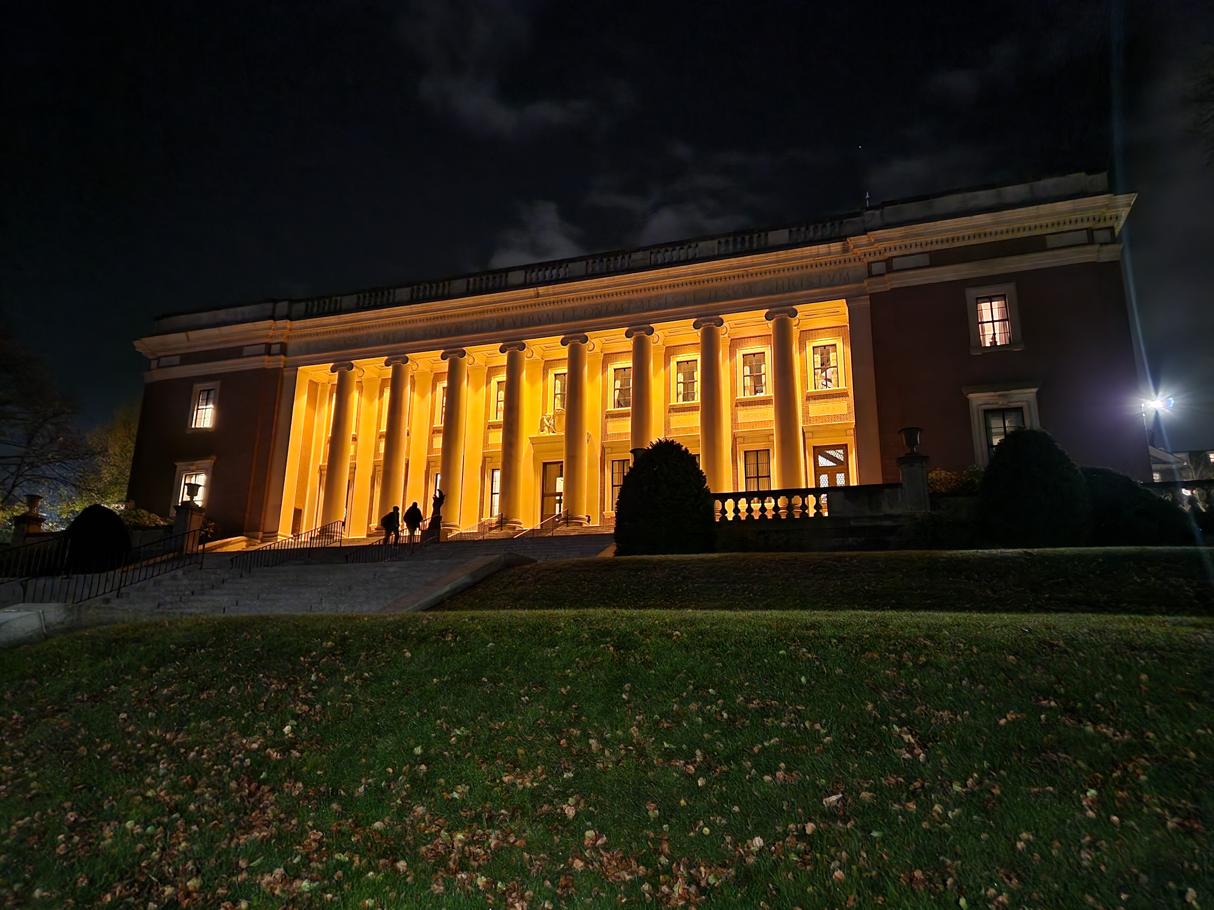 Students Participate in Course Enrollment for Final Time at Holy Cross